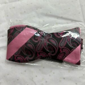 Hisdern Black and pink paisley adjustable bow tie hand made NWT